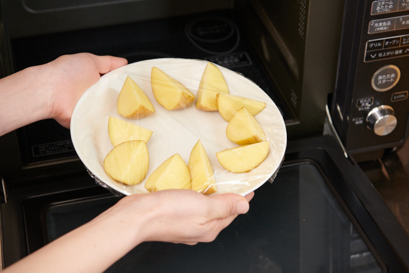 Amazon.co.jp:6袋セット 国産 粗むきじゃがいも 230g 常温保存 ボイル済み 水洗い不要 下茹で済み じゃが芋 ジャガイモ国内製造 時短 簡単調理 レンジ対応 規格外野菜 常温野菜 料理用 : 食品・飲料・お酒