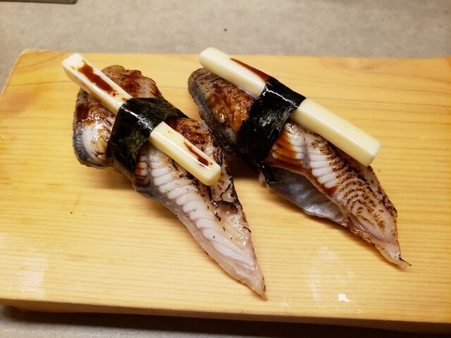 一度食べたらハマる背徳の味「うなぎバターにぎり」のお寿司屋さんは、ランチも安くておいしかった！ satochin- エキスパート -Yahoo!ニュース