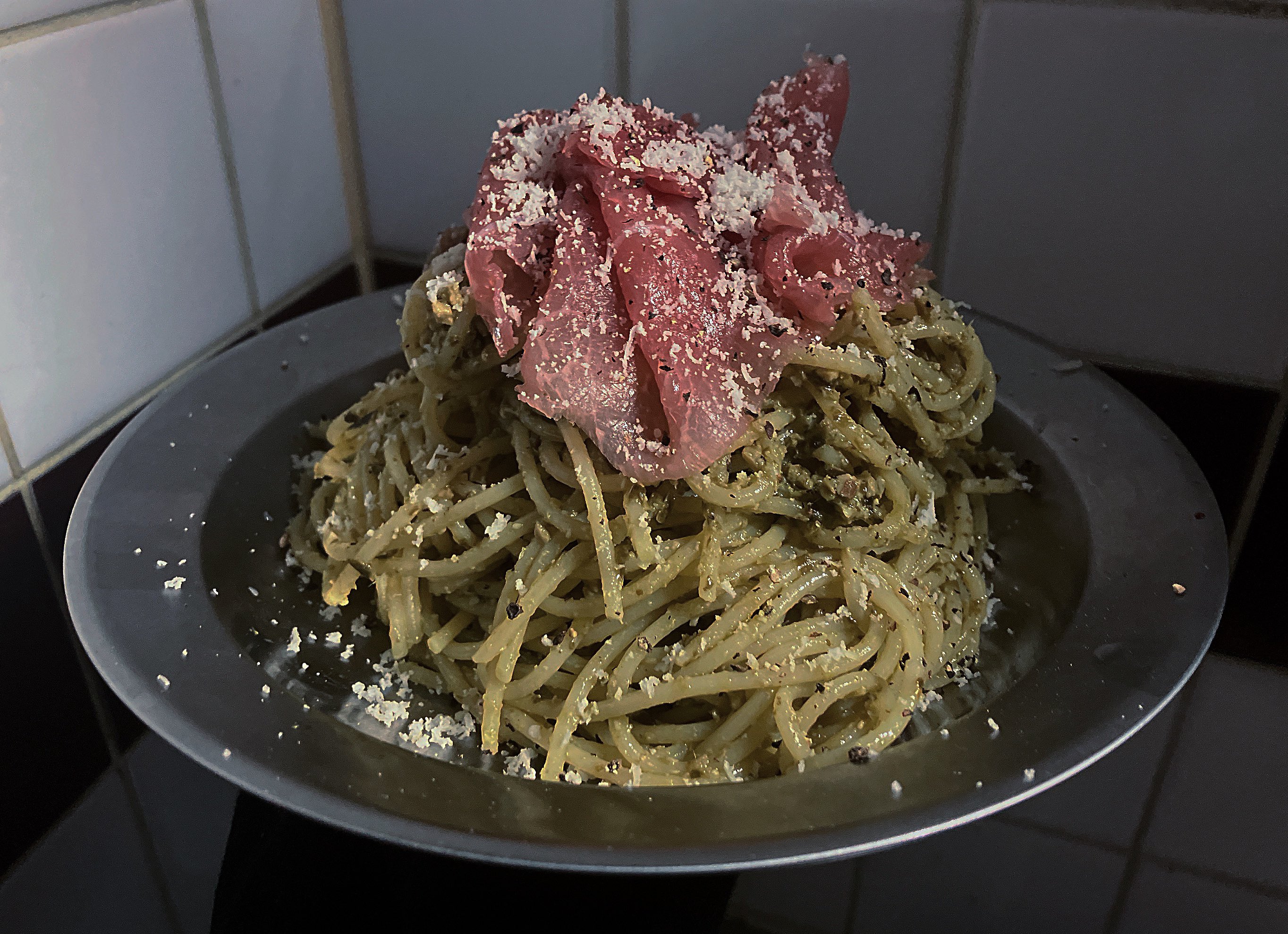 すっきり爽やか♪『生ハムとミニトマトの冷製バジルパスタ』