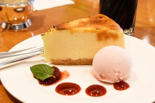 ベイクドチーズケーキ アイスクリーム添え Sachi🍇Snapdish スナップディッシュID:fGqvOa