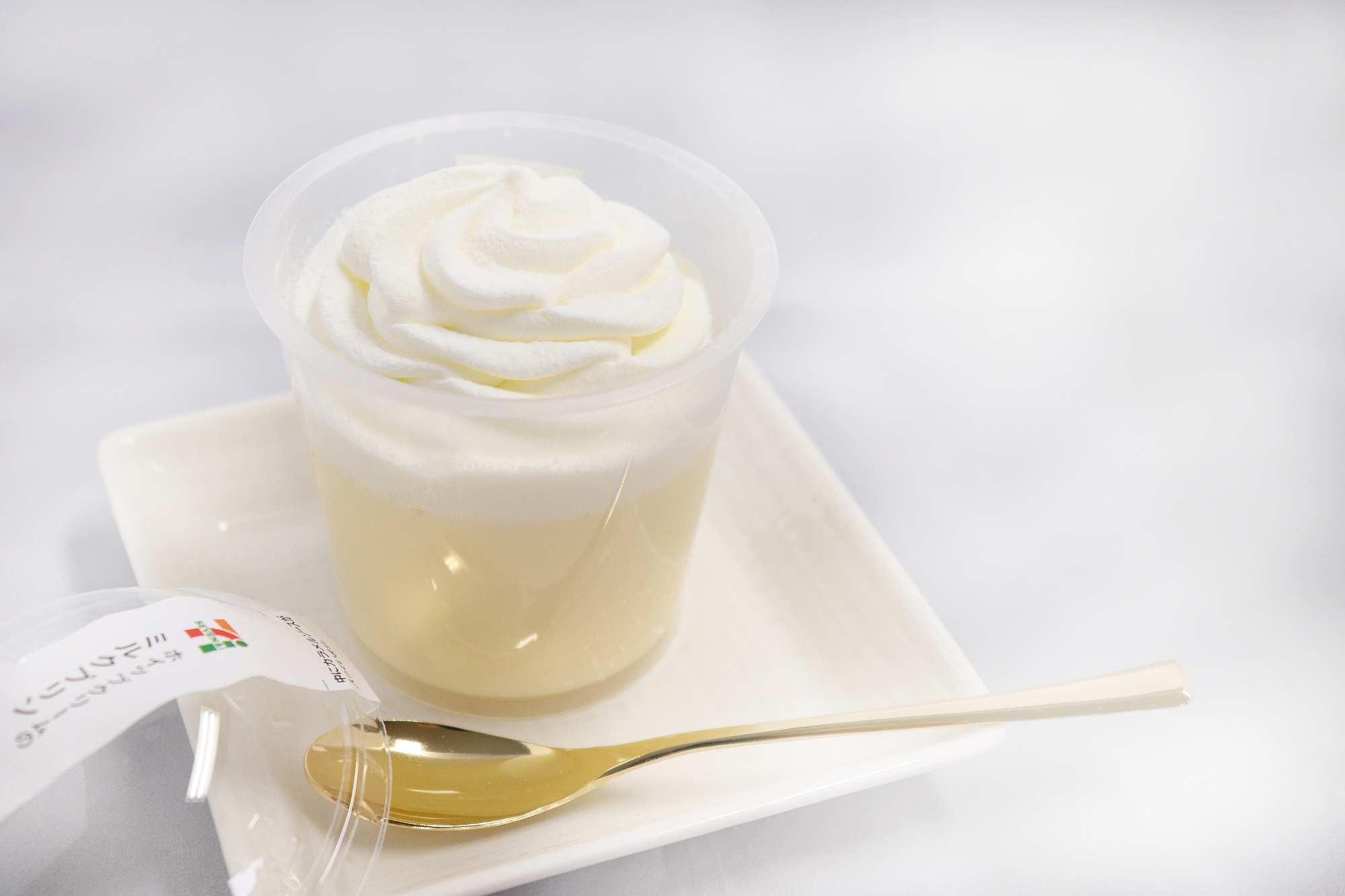 生クリーム専門店「Milk」とコラボした「MILKプリン」が発売中♪ 濃厚でずっしりとしたミルクプリンとホイップクリームがよく合っておいしいです ^^. 「MILKプリン」 .ローソンウチカフェ生クリーム専門店MilkMilkMILKプリンプリンLAWSONウチカフェ