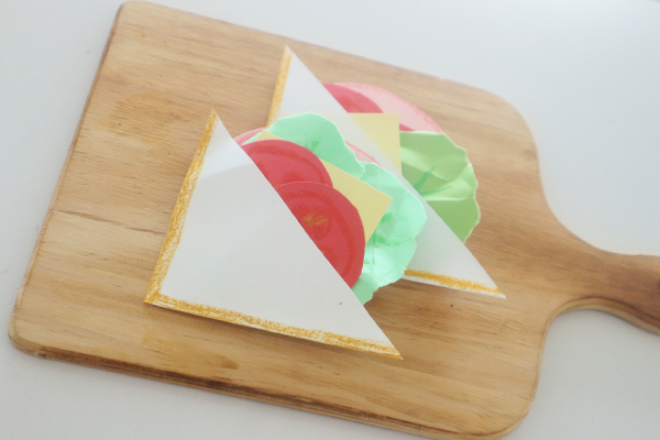 手作りパン屋さんごっこ手作りパン屋さんごっこはいかがでしょうか？ お店屋さんごっこをしてもいいですし、並べて飾っても楽しいです♪藤森メソッド見守る保育佐野木工サノモッコーおままごとおみせやさんごっこ保育環境