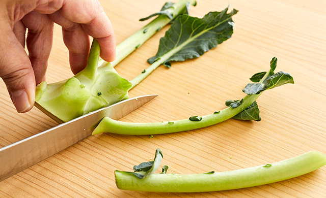 どこまで切るのが正解？今更聞けない「ブロッコリー」をおいしく食べる切り方季節の食材のHOW TOアマノフーズ公式ブランドサイト