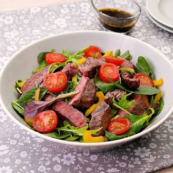 大人のズボラごはん「ステーキピラフ」のつくり方。焼くだけで喜ばれる‟ステーキ肉”は困ったときのNo.1お助けアイテム arikoさん - 天然生活web