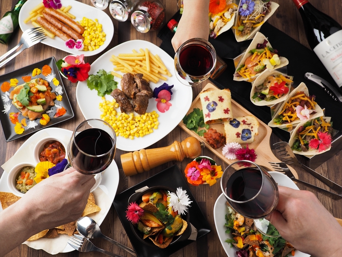 話題の“ドリロコス”をキャンプ飯で！ドリトスで作るチーズタッカルビ風サラダ料理・レシピBE-PAL キャンプ、アウトドア、自然派生活の情報源ビーパル