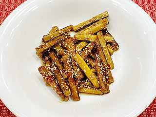 揚げずに簡単！鶏とごぼうの照り照り甘酢炒め