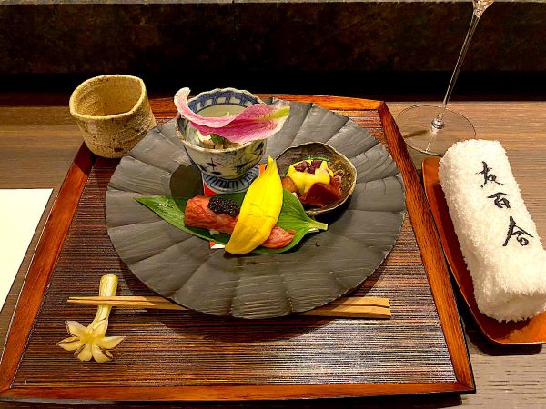 大阪・北新地 経験豊富なシェフの技が光る芸術的な肉割烹「友百合」Trip.com 大阪