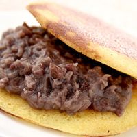 発酵あんこと米粉で作るイチゴの生クリームどら焼き 乳・卵不使用