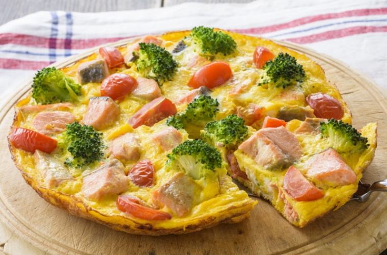 フライパンひとつでOK！ 抗酸化パワーおかずに！ ブロッコリーとトマト、豚バラのフライパンカレ