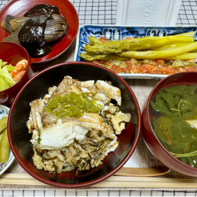 土鍋で炊く旨味しっかりなシンプル鯛めし