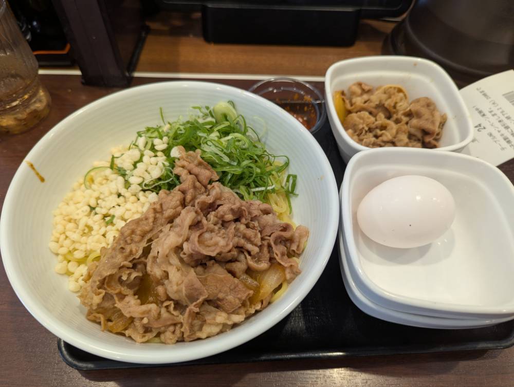 吉野家 「まぜそば」初の麺メニューを食べてみた ネタフル- エキスパート - Yahoo!ニュース