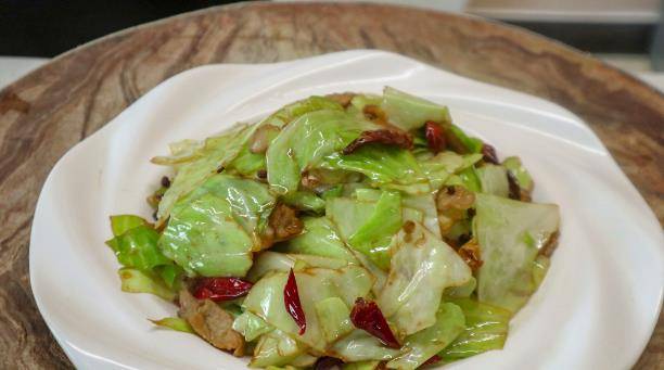 手撕包菜炒土豆的做法_手撕包菜炒土豆怎么做_宝妈小厨.的菜谱_美食天下