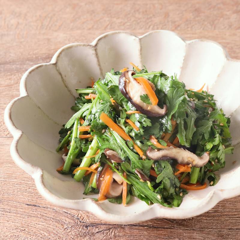 超簡単でおいしい！『スイスチャードと椎茸のナムル』のレシピ