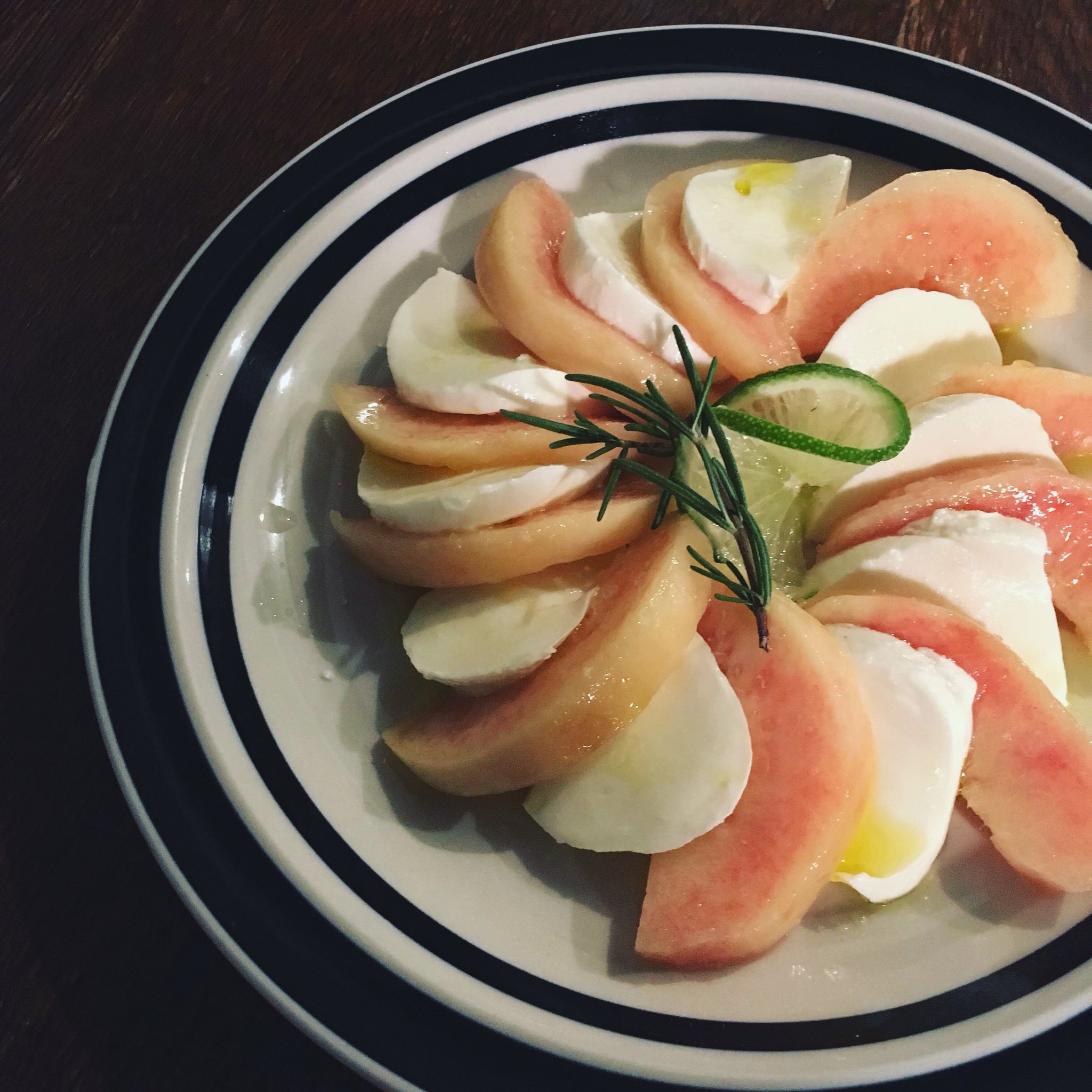 桃とモッツァレラのアールグレイマリネマリアージュシャトー勝沼