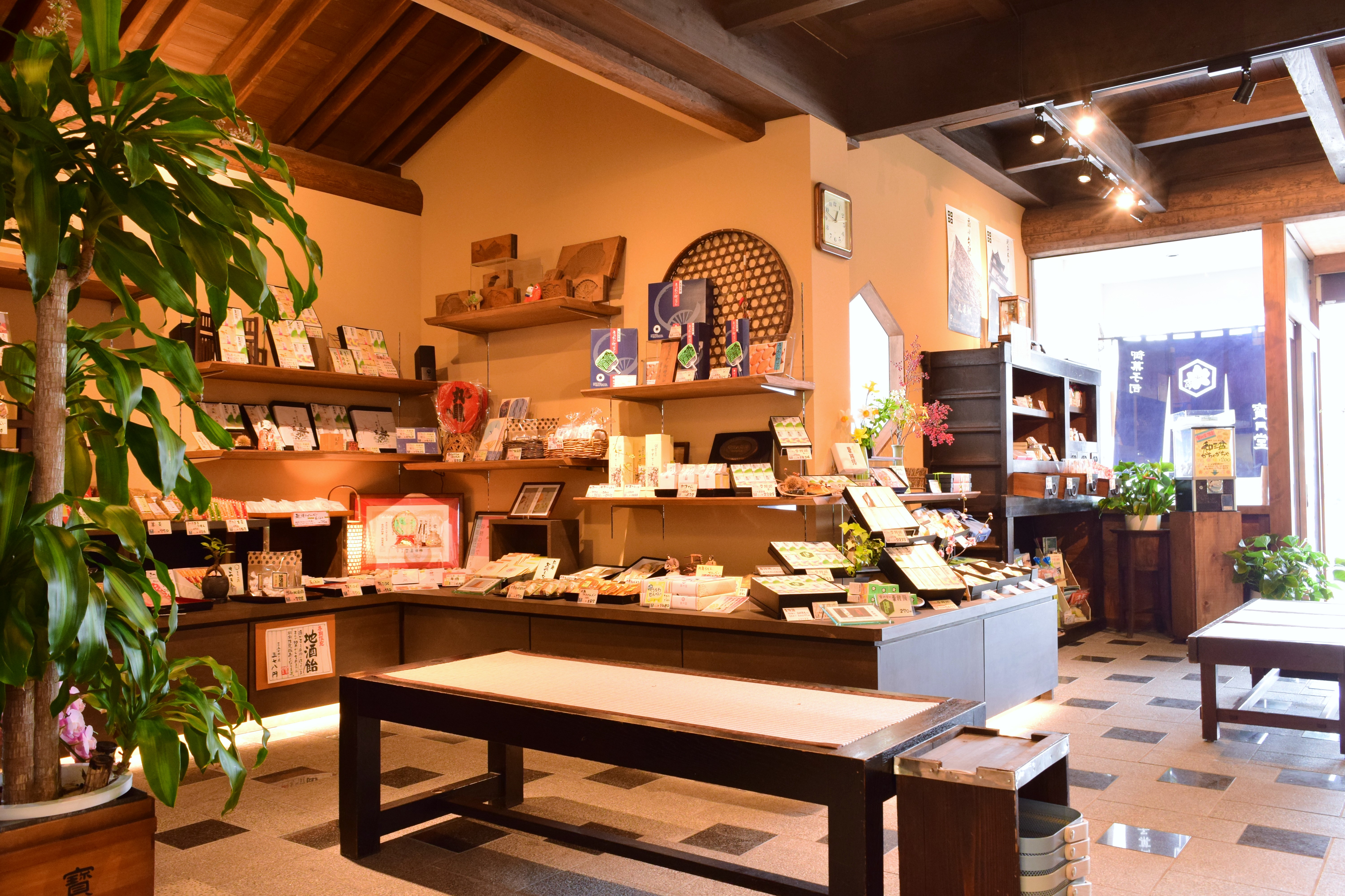 国産の小豆とパリサクを味わえる「丸亀お城もなか」はさすが職人技 - 丸亀市WEBライター塾