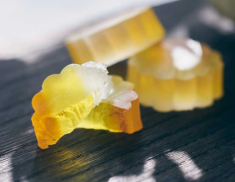 まるで宝石のような「琥珀糖」とは？魅力や作り方について解説Cake.jp マガジン