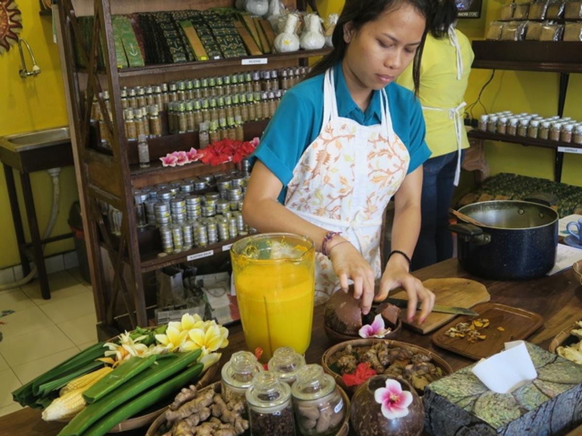 バリの飲み物ジャムウとは？インドネシアの漢方的ハーバルドリンク！トラックアンギンはシドムンチュル暮らしに旅するカタログ〜地球で見つけた、小さくて役立つもの
