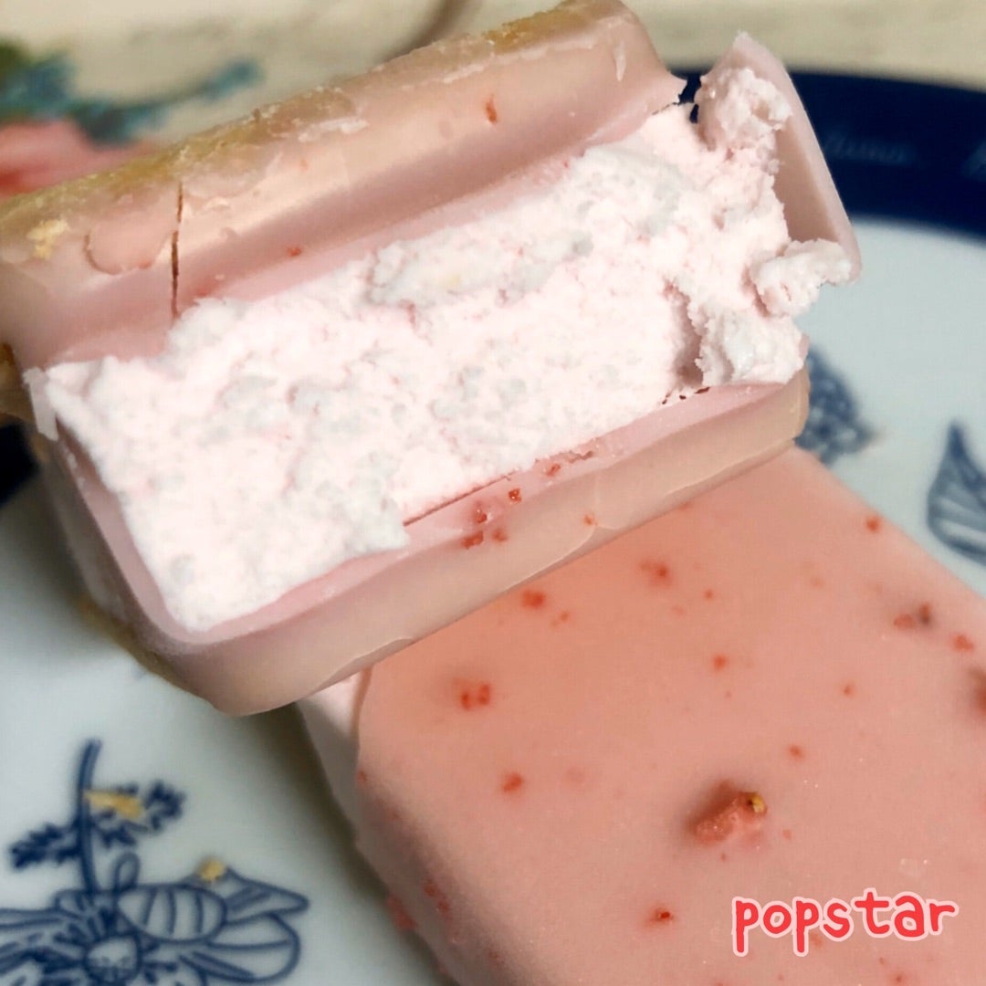 ロッテガーナ チョコ＆クッキーサンド 恋味いちご 2022アイス レビュー毎日アイス生活