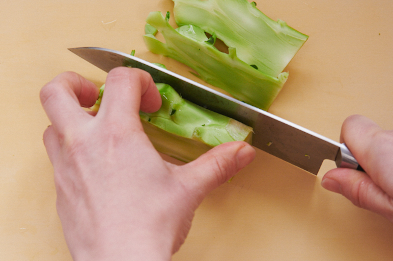 どこまで切るのが正解？今更聞けない「ブロッコリー」をおいしく食べる切り方季節の食材のHOW TOアマノフーズ公式ブランドサイト