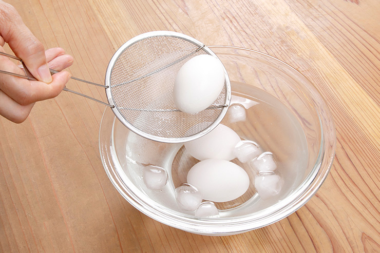 ゆで卵を水から作る 冷蔵庫の冷たい卵使用 ～茹で時間・茹で具合・ツルンと剥く方法 kurataba- エキスパート - Yahoo!ニュース