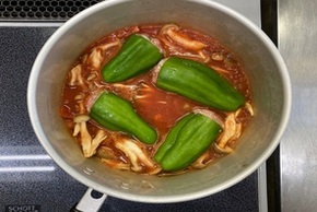 ピーマンの肉詰めトマト煮