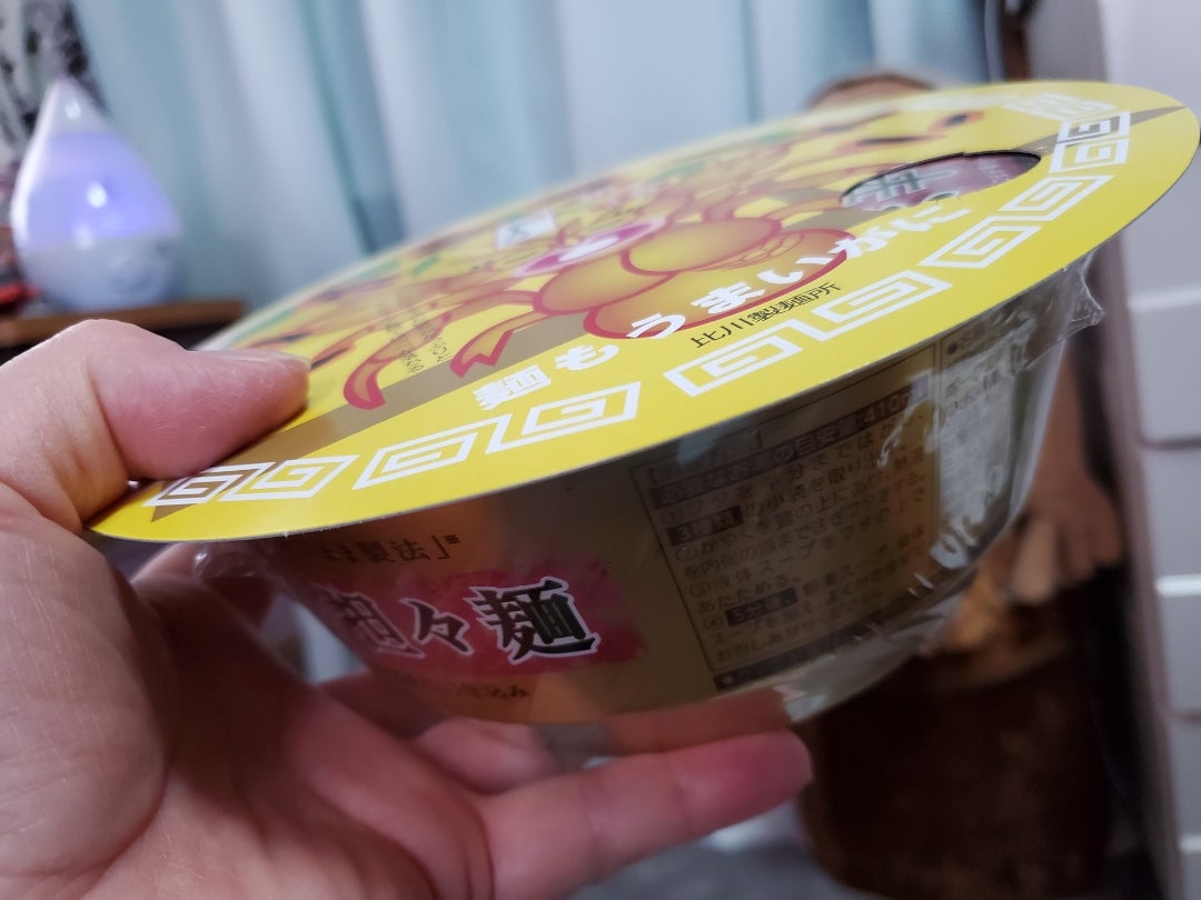 世界旅行絵日記,worldtrip,palau🇵🇼, パラオ人の友達から、「タバコを買って来てくれ」と言われていた。,どうやら彼が単純にほしいから 日本のほうがタバコ安いし という理由では無かった。今回はパラオ人の友達の家でホームパーティーをする予定だったのだが、その時に使う食材をタバコで取引する為だったらしい。,