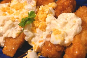 華やか＆ボリューム満点！「ちくわの肉巻き」レシピ しらいのりこさん・「餅の肉巻き 黒酢酢豚風」レシピ きじまりゅうたさんおいしいLEEレシピLEE