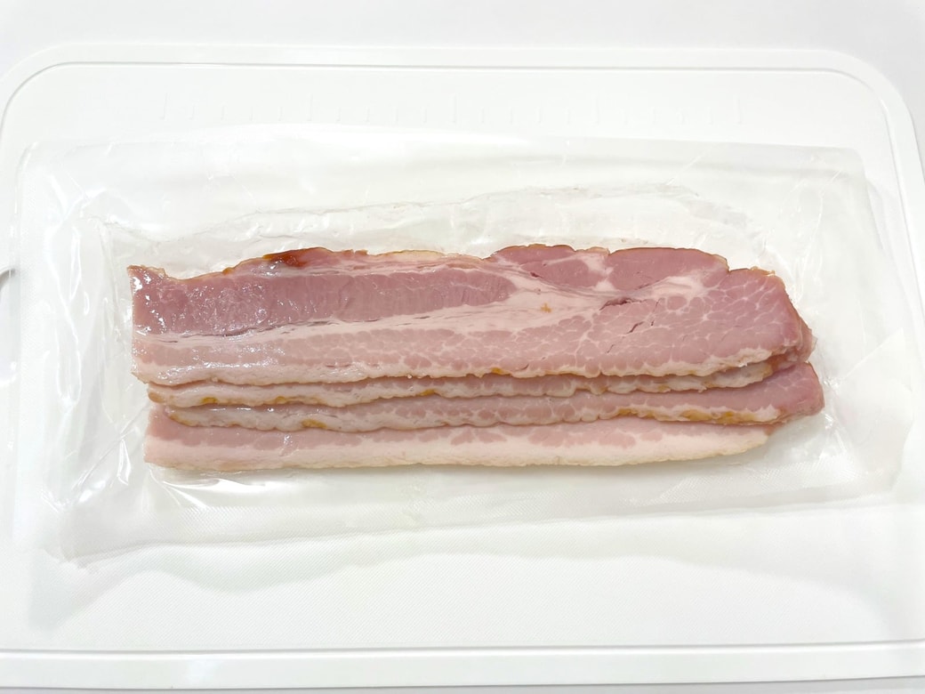 ベーコンの賞味期限はどれくらい？正しい冷蔵・冷凍保存の方法とは – 簡単男飯レシピ・作り方 – GOHAN