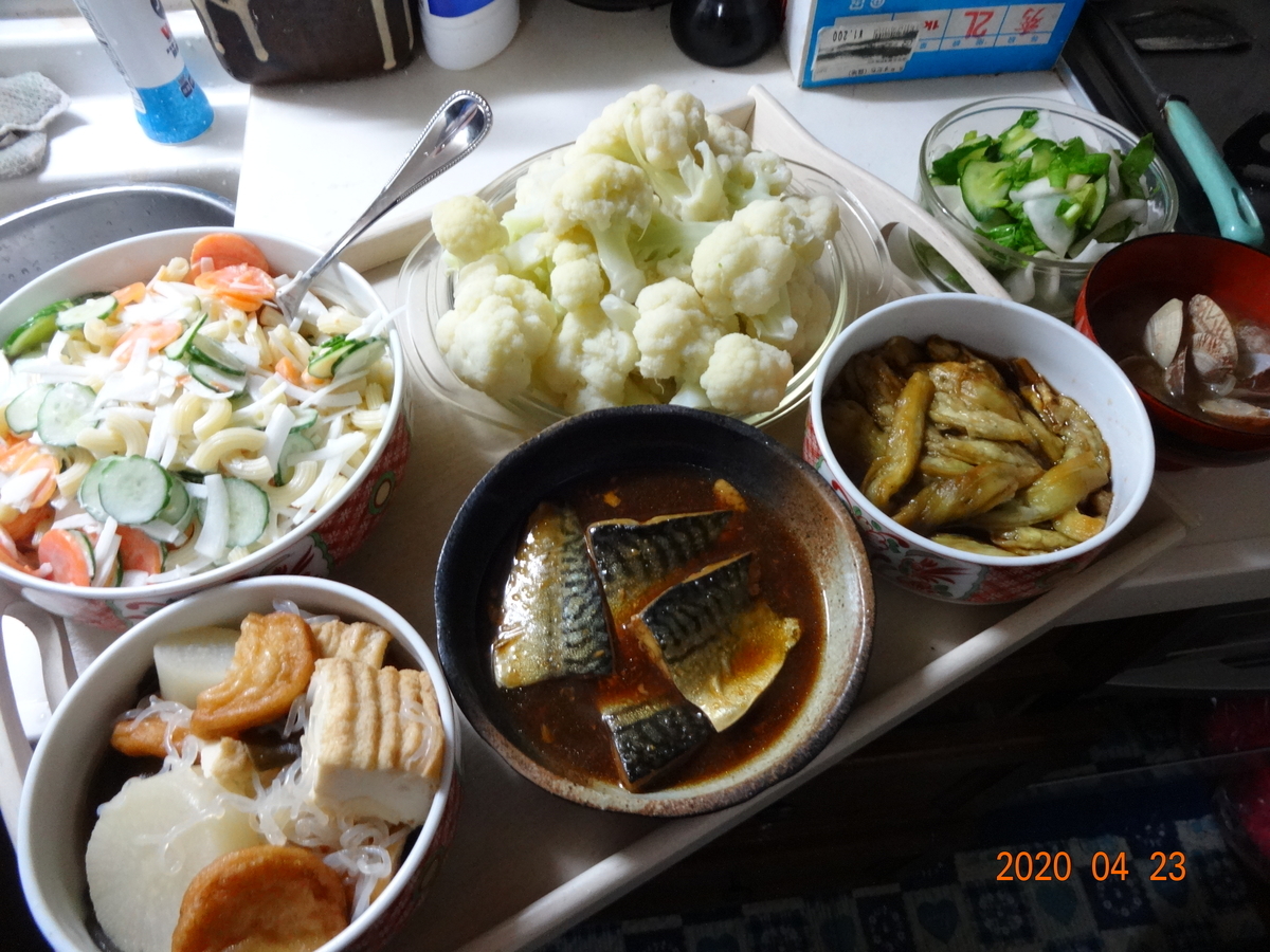 夜ご飯 📝 献立 ＊海老マカロニグラタン ＊鶏胸肉のからあげ 前日の残り＊玉ねぎのコンソメスープ ＊コールスローサラダ ＊キウイ🥝2週続いてグラタンー🫶 好きなものなら毎週でも飽きないよね❤️ 今日も元気にがんばりましょーう！おうちごはんouchigohan夕飯