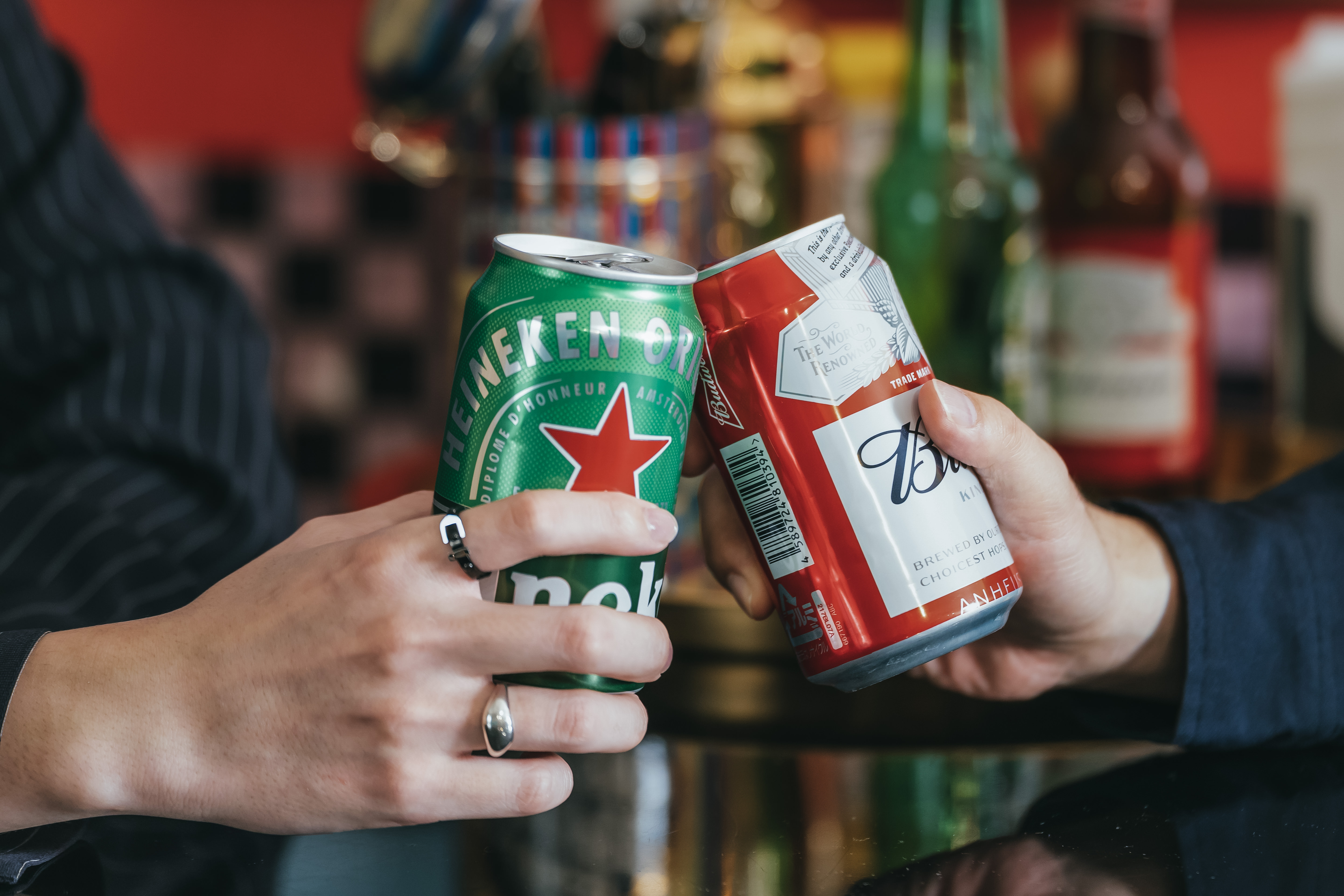 ビールで乾杯フリーイラスト素材集 てがき