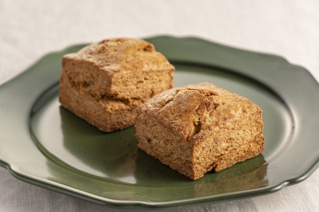 イギリス流スコーンの食べ方！本場のティータイムに欠かせない - macaroni