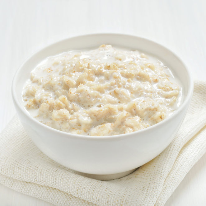 一日のスタートにピッタリ！ ミルクと一緒に温めたオートミールを朝食にして「ゆる腸活」 - レタスクラブ