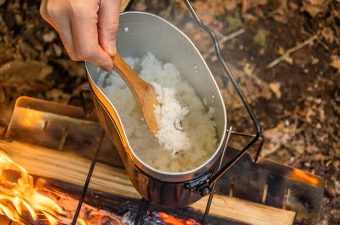 完全攻略 飯盒でお米をおいしく炊く方法！おすすめの逸品4選も紹介キャンプ・アウトドア情報メディアhinata