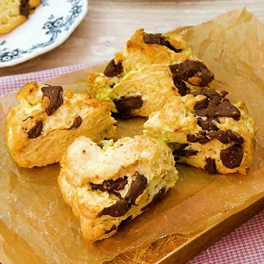 3種のデリとスコーンプレート⁡ 当店自慢のスコーン2種類と 3種のデリを盛り合わせたランチプレートです◎ ⁡チェダーチーズとブラックペッパーを練りこんだ 少し塩味の効いたおかずスコーンと ミルクの香りとバターのコクがダイレクトに 感じられる、人気のミルク