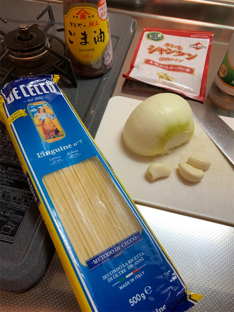 一品で大満足♪ ソーセージと玉ねぎのクリームパスタ