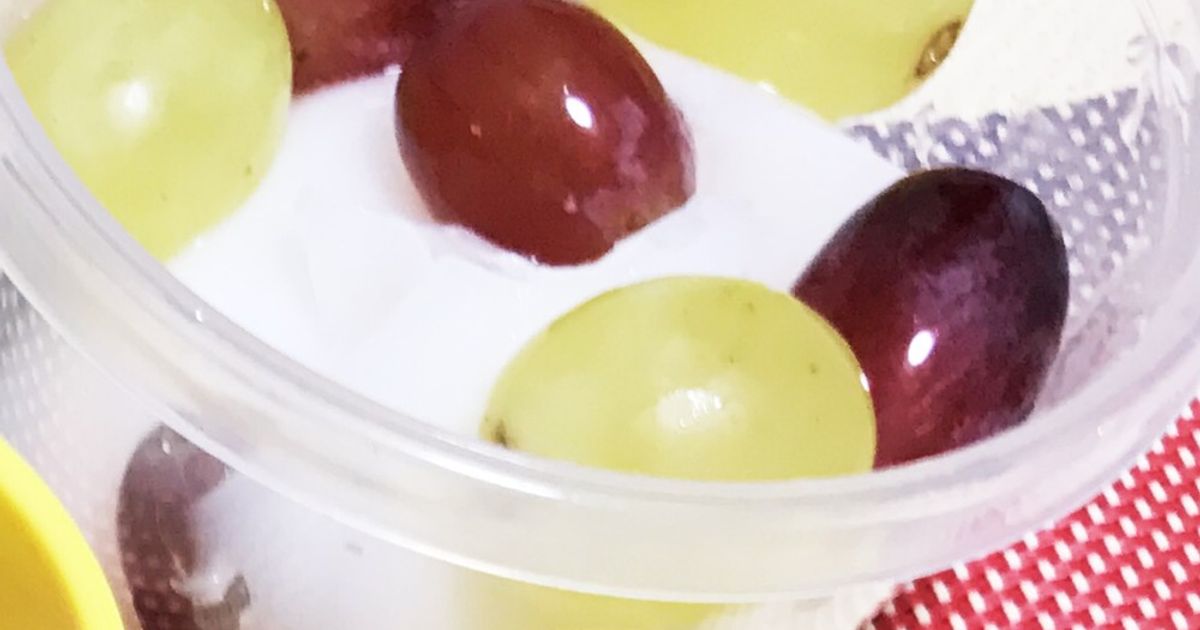 🍨ぷるしゅわクリームソーダ🥤, ペットボトルで作れる、ぷるシュワ炭酸ゼリー🍹, アイスを乗せてクリームソーダにしたら映え✨💚, .,材料 , ・お好きな炭酸ジュース 500ml 1本, ・クックゼラチン 5g,・バニラアイス , .,アレンジアレンジやさん簡単おやつアイス炭酸ジュースクリームソーダファンタ