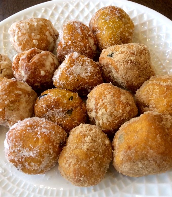 作り方＆材料はここ↓ @gk_hiroka, 栄養たっぷりなかぼちゃドーナツ✨, 余りがちなお豆腐を使って食品ロスも意識したおやつです💓,揚げたては本当にサクサク✨, めちゃくちゃおいしいのでぜひ体験してくださいね〜🥰, 🥞栄養たっぷりかぼちゃドーナツ,材料 12個分,・ホットケーキミックス200g, ・絹ごし豆腐150g, ・かぼちゃ100g, ・すりごま大さじ１,