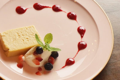 チーズケーキをおしゃれにトッピングしよう。誰でも簡単×可愛くできるアイデアご提案folk