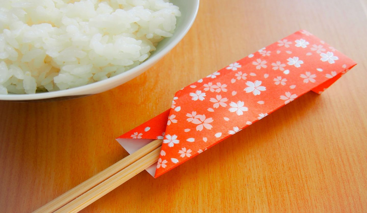 箸袋で箸置きの作り方〜千代結び〜, 箸置きが無い時に役立つこと間違いなし, 簡単に作れますのでぜひお試しください😊,インフィニ,インフィニフィニッシングアカデミー ,箸置き,箸,千代結び