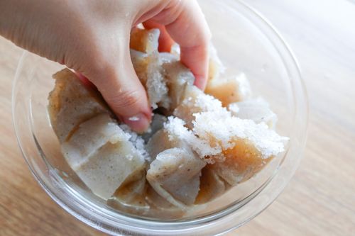 簡単！ こんにゃくのアク抜きと下茹で。下処理のコツをご紹介！季節の食材のHOW TOアマノフーズ公式ブランドサイト