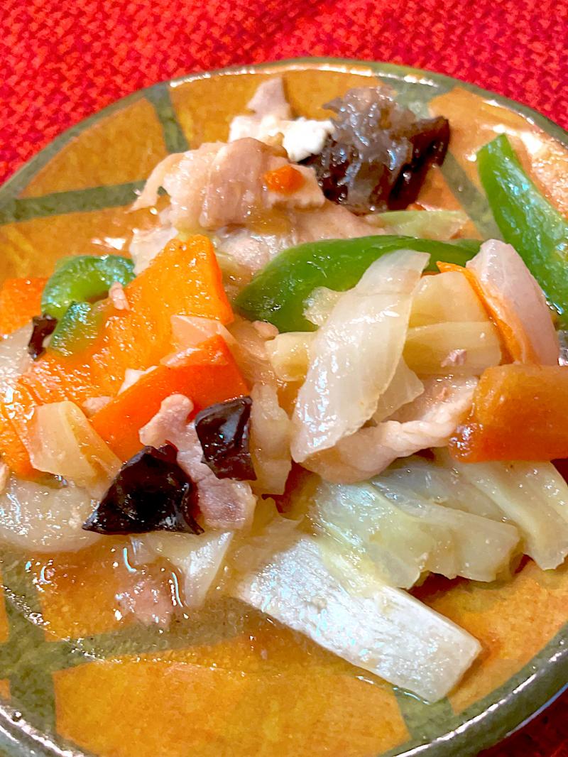 めぐみ2021.7.29木今日の晩ごはん！照り焼きチキンレシピ. 照り焼きチキン きゅうりの白だし漬け 寄せ豆腐大根とえのきのみそ汁 桃とゴールデンキウイ 照り焼きチキンの付け合わせに、キャベツをバターで炒めて、大葉と混ぜると美味しい❣️生姜焼きにも