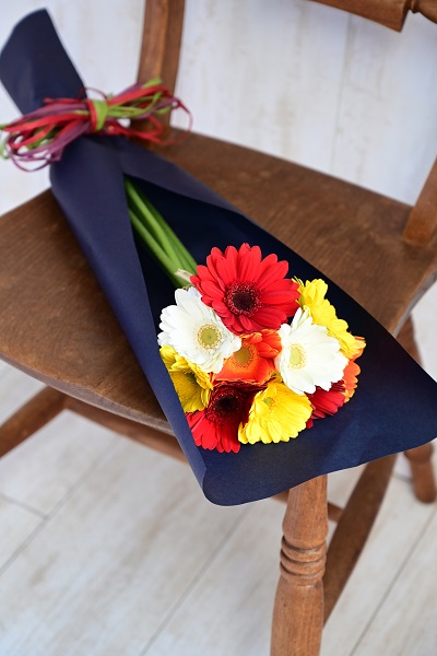 flower gift lab赤いガーベラの花束 10本前後