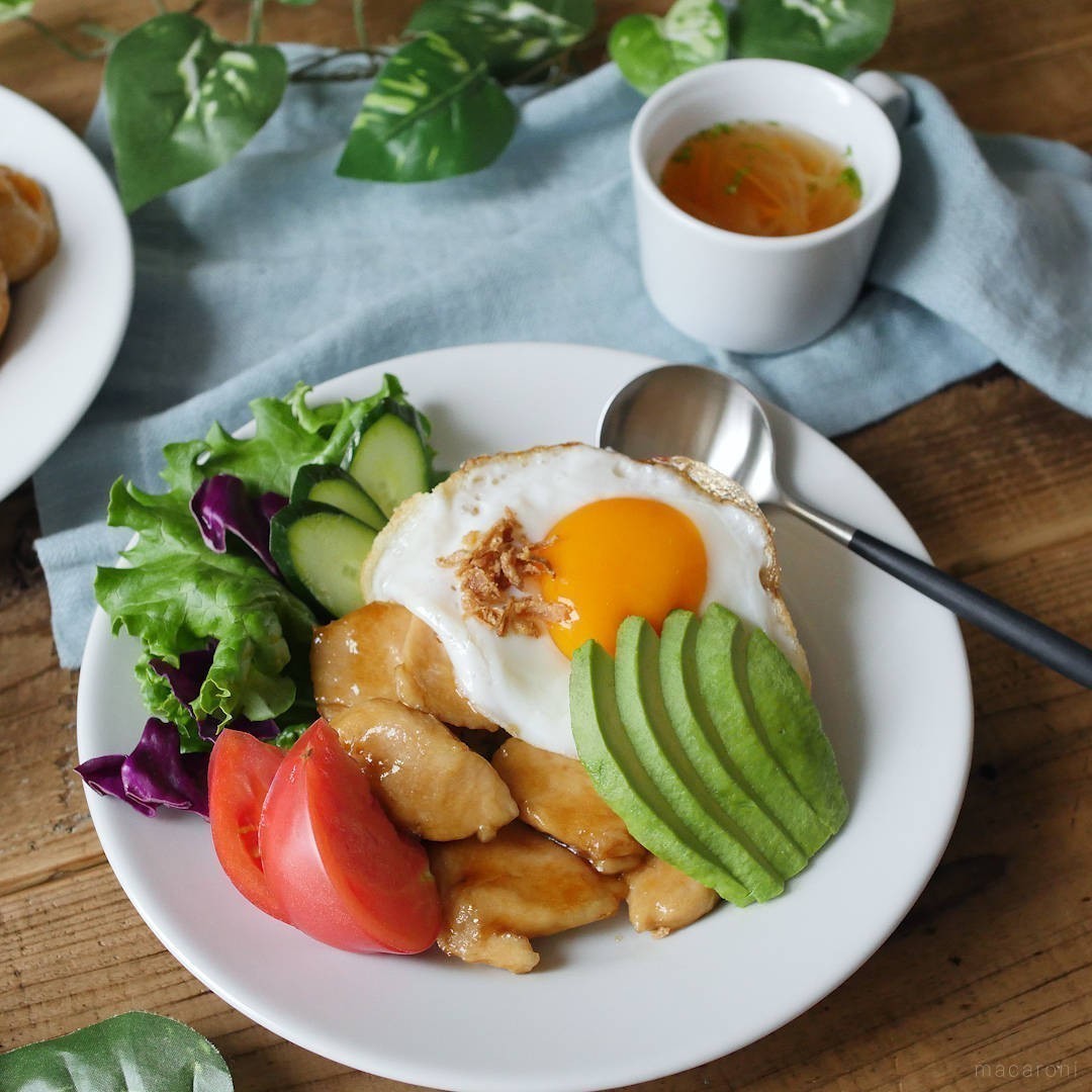 george_cuisine さんのレシピでロコモコ丼を作りました。 ハンバーグが肉肉しくて、ソースが美味しすぎて雑穀米初めて買いましたけど扱い簡単でめっちゃいいですね。ロコモコ丼おうちごはん料理記録ハワイ料理料理人城二郎georgeさん レシピ