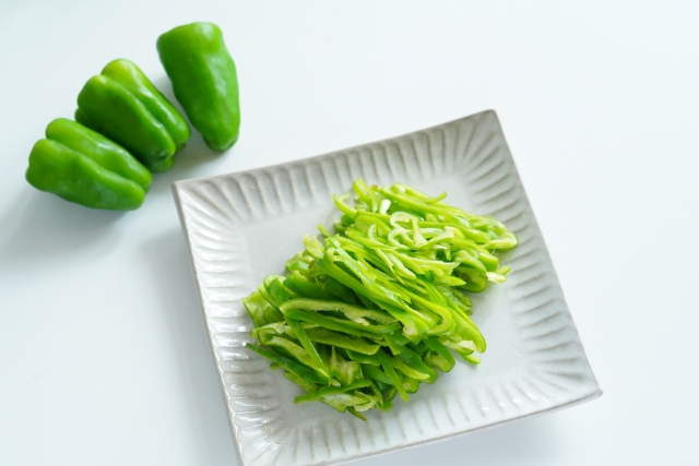 めんつゆで簡単！タモリさんのピーマンの煮浸し - YouTube