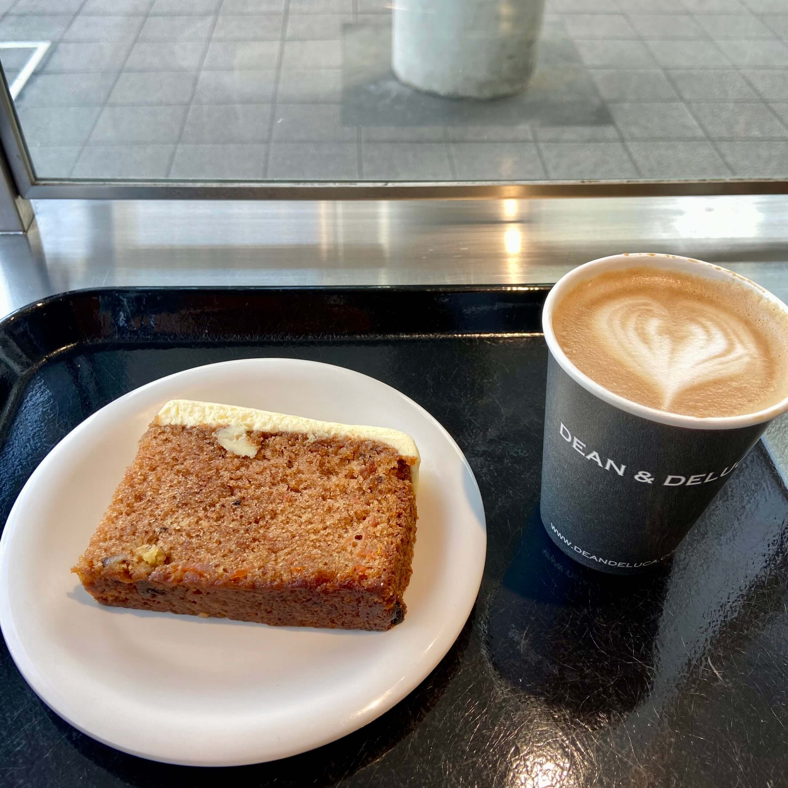 次男の冬休み前にキャロットケーキを。DEAN&DELUCAにてLEE