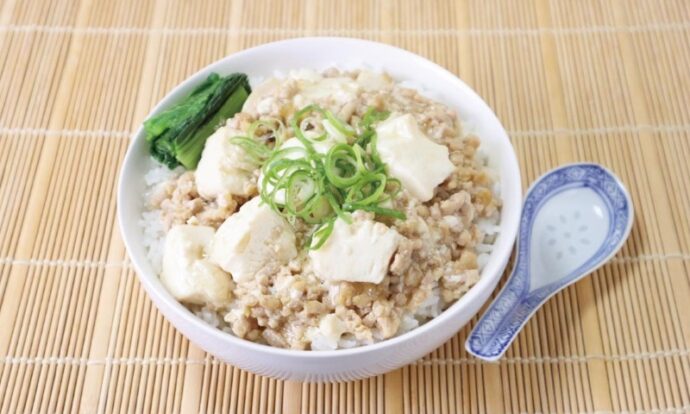 小松菜と豚ひき肉のそぼろ丼毎日笑顔で過ごしたい