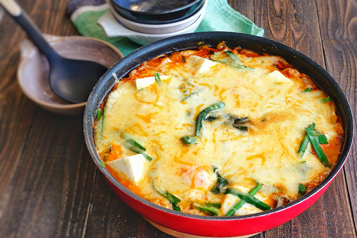 カマンベールチーズ赤キムチ鍋