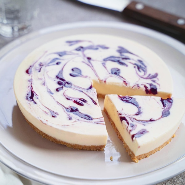 楽天市場 敬老の日 チーズケーキ プレゼント ひとみ労わるEye Love ブルーベリー レアチーズケーキ単品 砂糖不使用 低糖質 アントシアニンわかさ生活 贈り物 内祝い お返し 人気 お取り寄せ 無添加 誕生日 ギフト 個包装 おしゃれ : コガネイチーズケーキ お取り寄せ