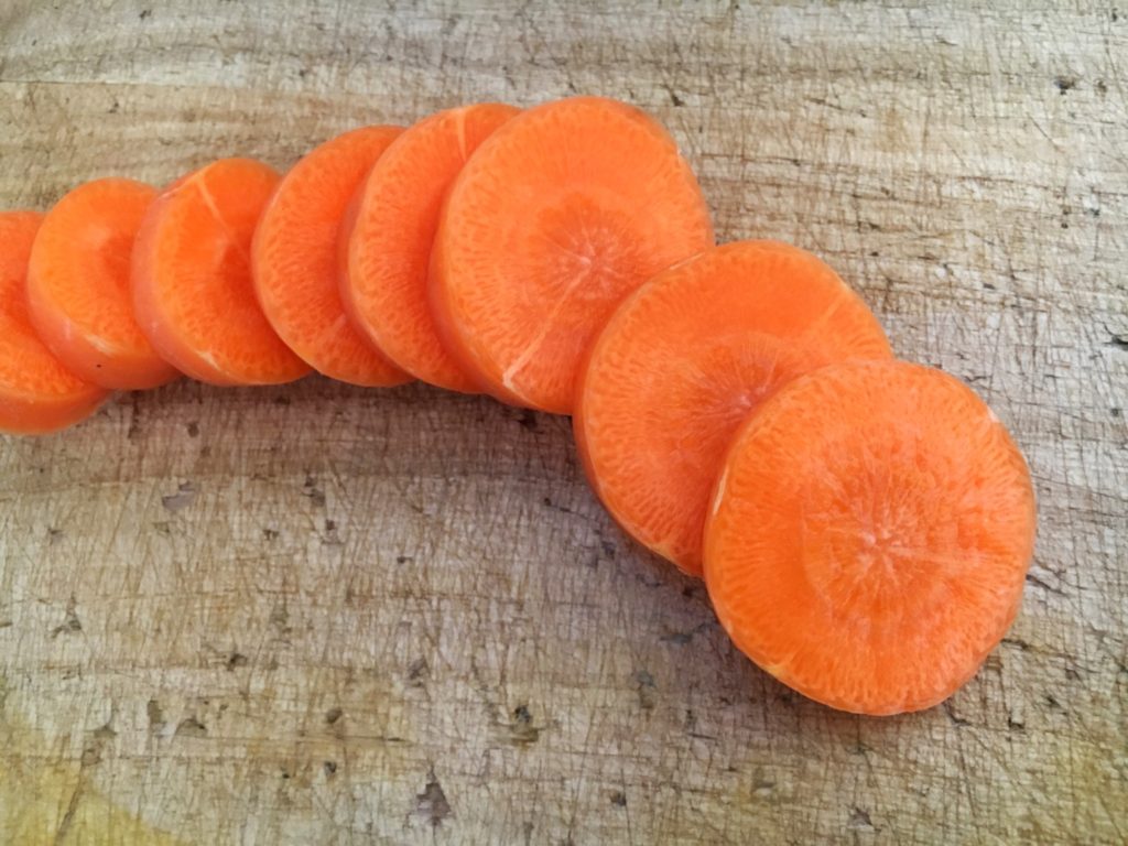 お正月にも！型いらず！にんじんの飾り切り