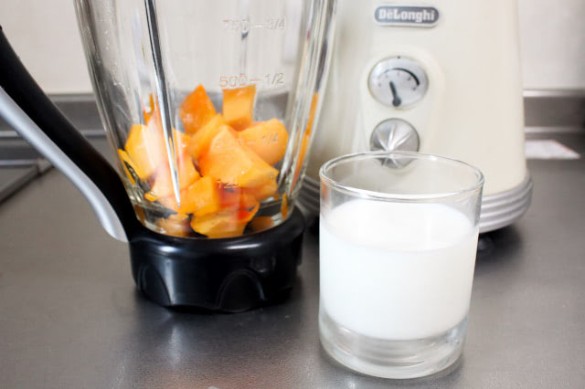 材料は完熟柿と牛乳だけ！柿プリンLEE